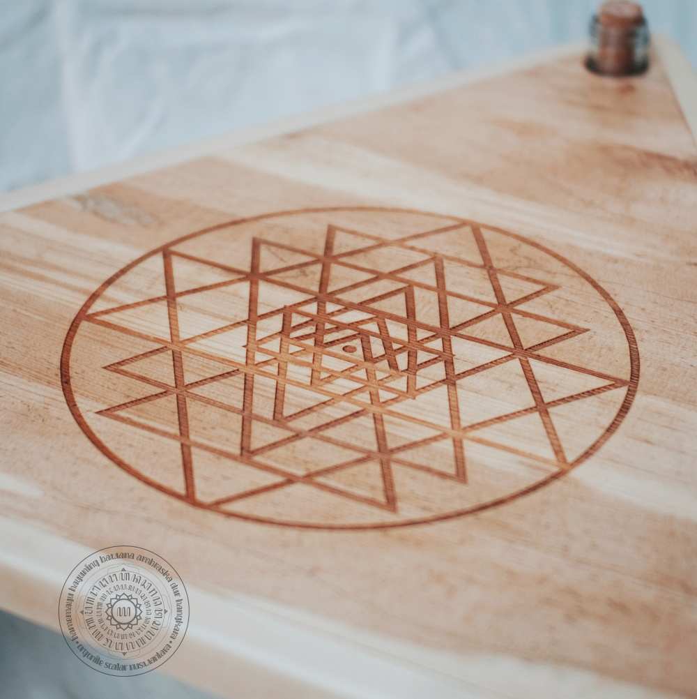 /storage/photos/1/!! Produk Orgonite Djawa/!! Orgon X AFAIK/TRIANGULAR ALTAR TABLE WITH SACRED GEOMETRY/3.jpg